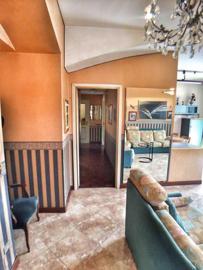 Elegante Appartamento Vicino Al Centro Турин Экстерьер фото